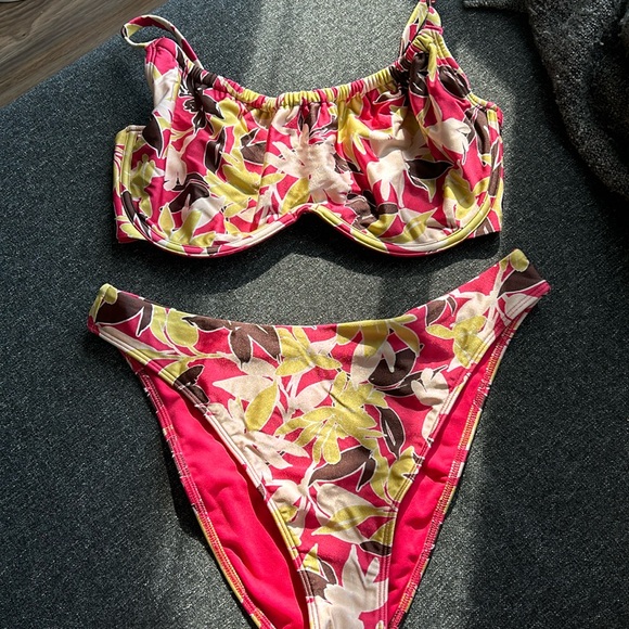 Abercrombie two pieces swimsuit - Picture 2 of 8